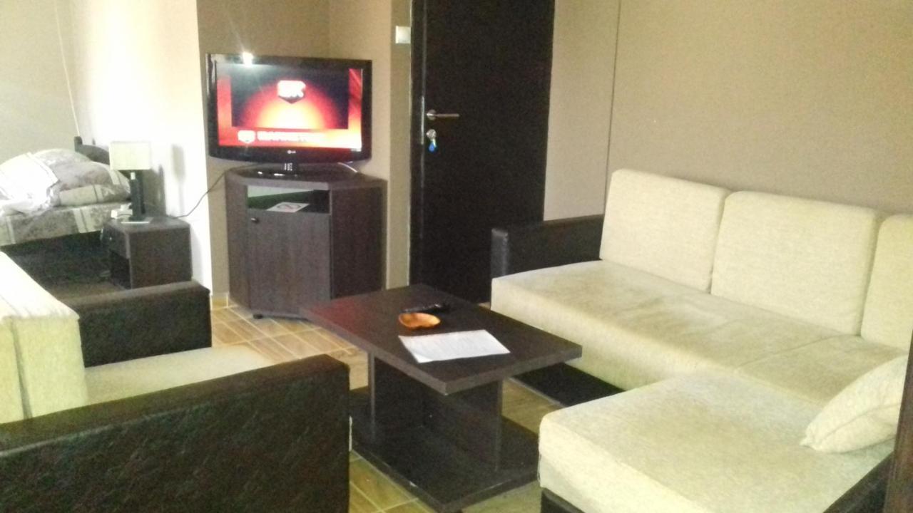 Asterix Rooms Leskovac  Buitenkant foto