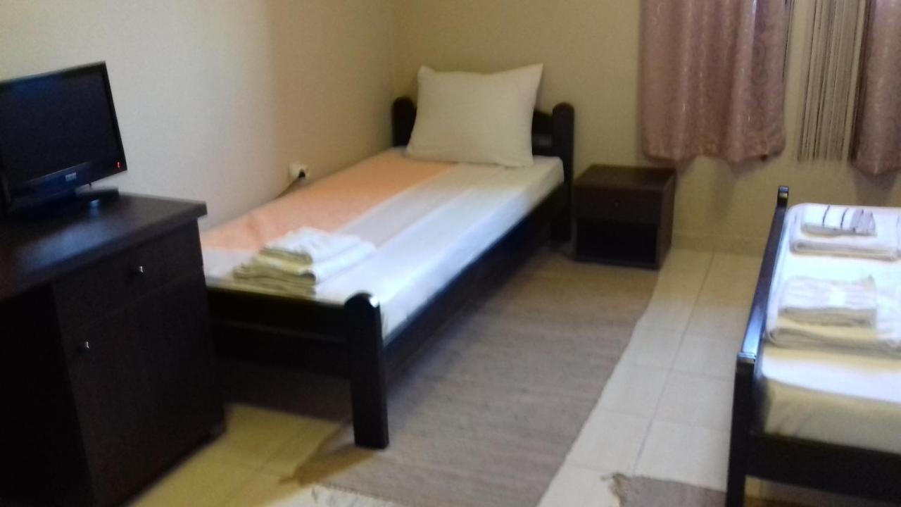 Asterix Rooms Leskovac  Buitenkant foto
